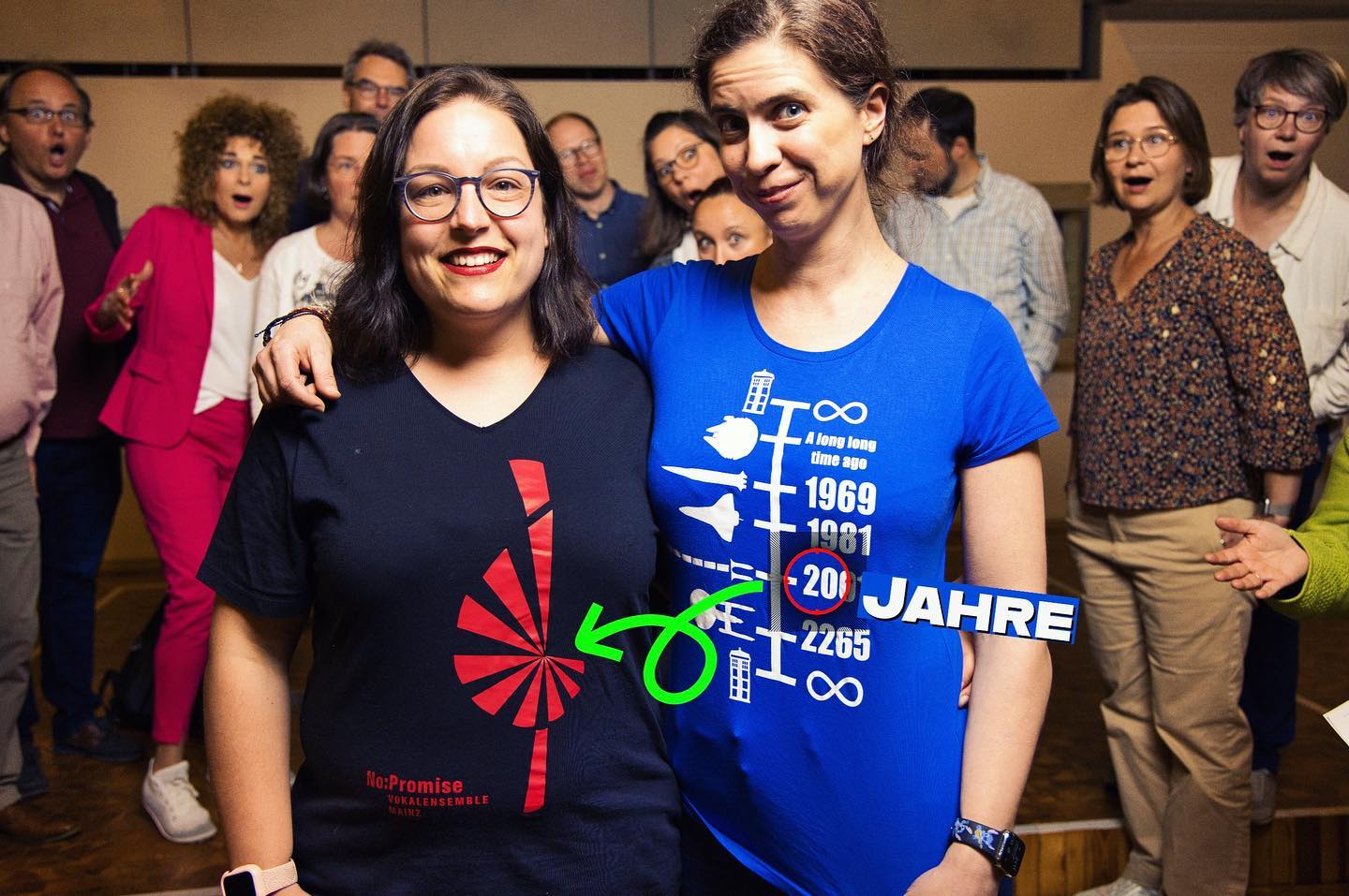 20 Jahre No:Promise
"Da staunste, was?" 😯
Deswegen gibt es hier nun die offiziellen Termine zum Jubiläumsjahr:
+++ Mi, 12.07. ab 19 Uhr Mainz lebt auf seinen Plätzen, Bühne am Karmeliterplatz in Mainz
+++ So, 16.07. ab 12 Uhr Sing Festival in Fränkisch Crumbach
+++ So, 17.09. 17:00 Uhr Jubiläumskonzert in der ev. Friedenskirche Mainz Mombach
+++ So, 01.10. 18:30 Uhr Jubiläumskonzert im Lichtspielhaus, Ginsheim
+++ So, 12.11. Doppelkonzert mit Tonikum in der Stadtkirche Groß-Gerau
+++ Fr, 15.12. Auftritt bei der Wiesbadener Night of music
+++ Sa, 16.12. Auftritt bei der Wiesbadener Night of music
Bei welchen Konzerten seid Ihr dabei?🚀
#acapella
#chorgesang
#freude
#jubiläum
#konzert
#gibihm
#20jahre